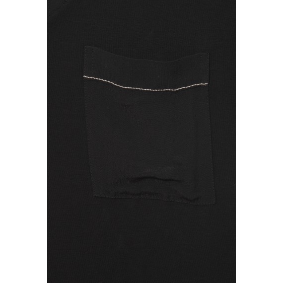 Fließendes T-Shirt mit Brusttasche /