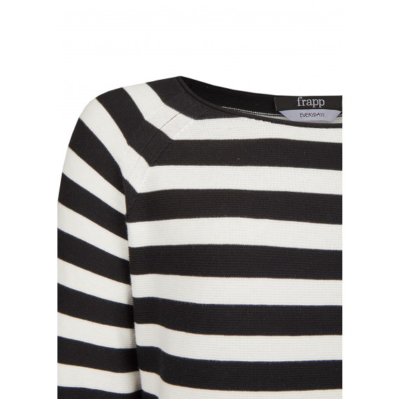 Moderner Pullover mit Streifen /