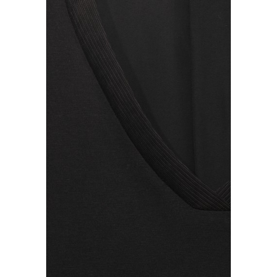 Feminines T-Shirt mit asymmetrischem Saum /