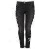 Feminine Jeans mit Stickerei /