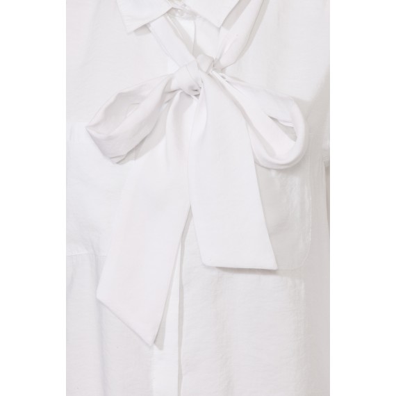 Elegante Bluse mit abnehmbarem Band /
