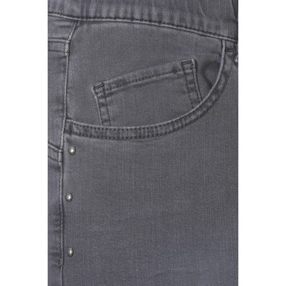 Lässige Jeans mit Ziernieten /