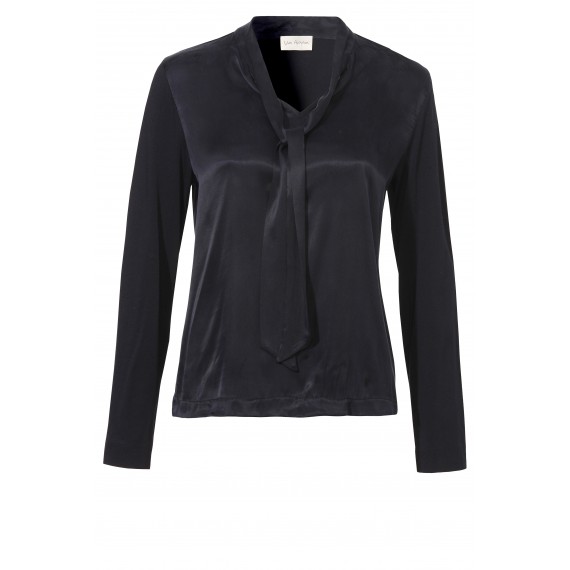 Edle Bluse mit seidiger Front /