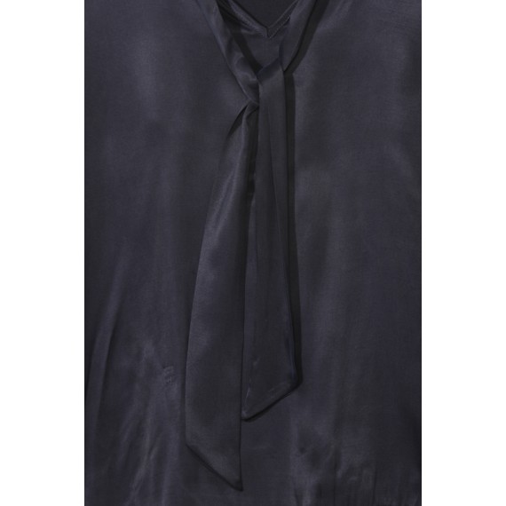 Edle Bluse mit seidiger Front /