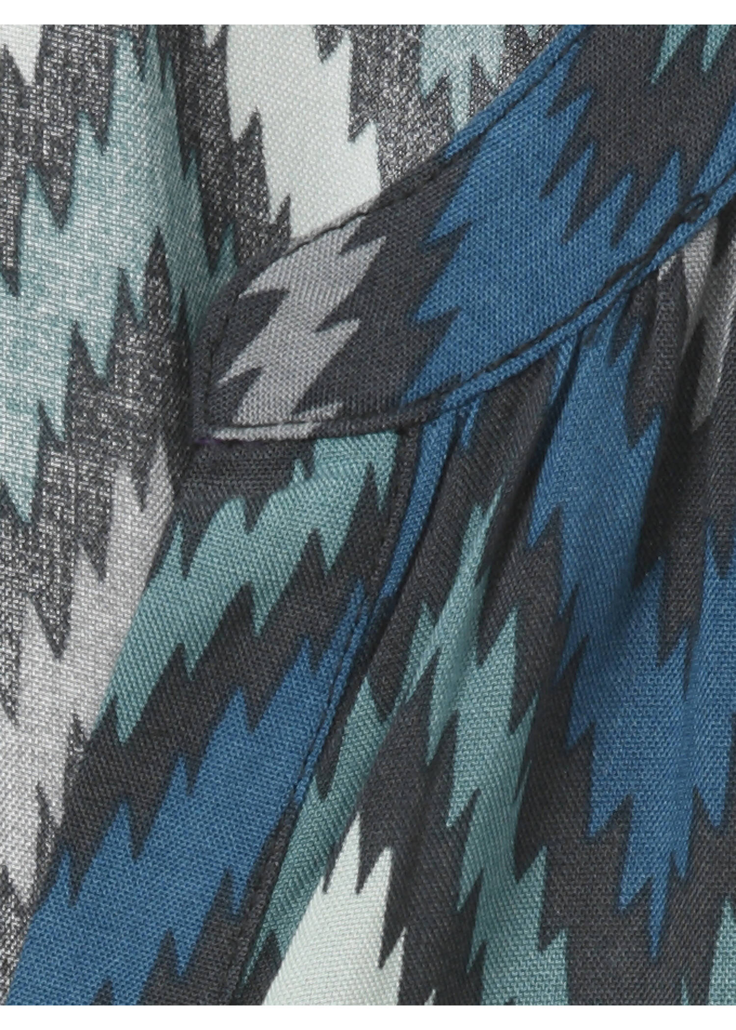 Viskose-Print-Bluse durchgeknöpft /