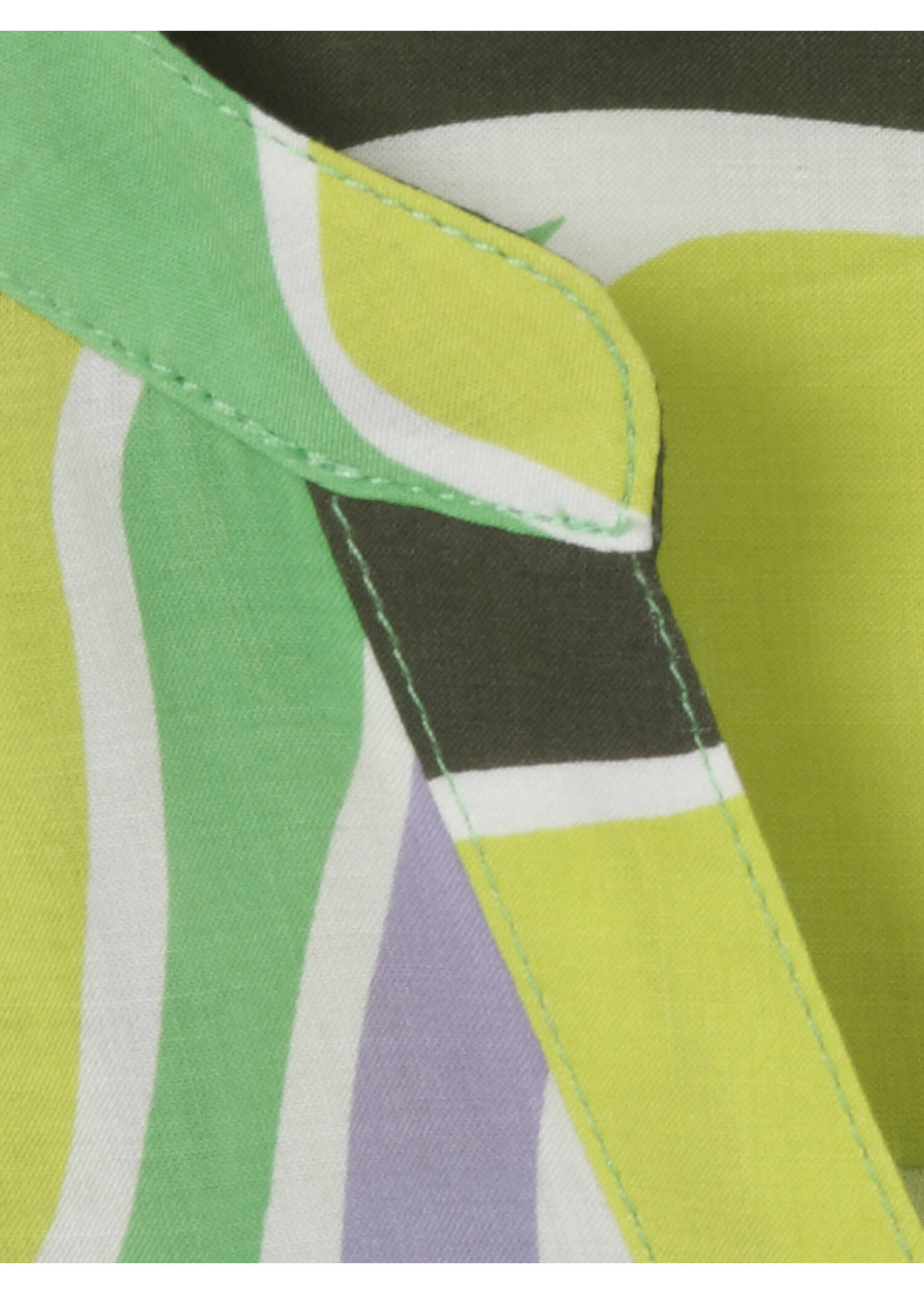Fließende Viskose-Bluse mit floralem Allover-Print /