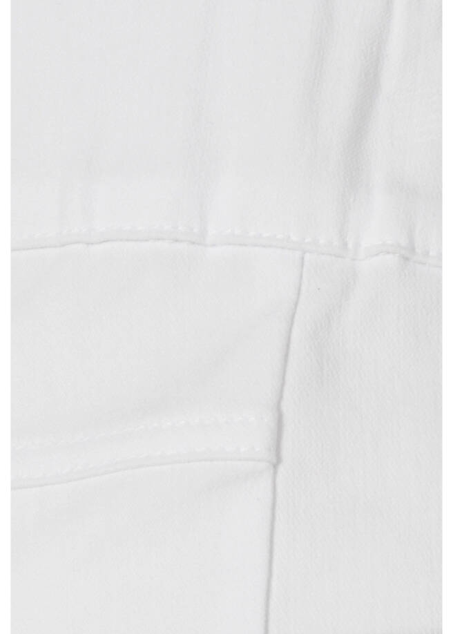 Elastische 3/4-Hose mit schmalem Bein / 