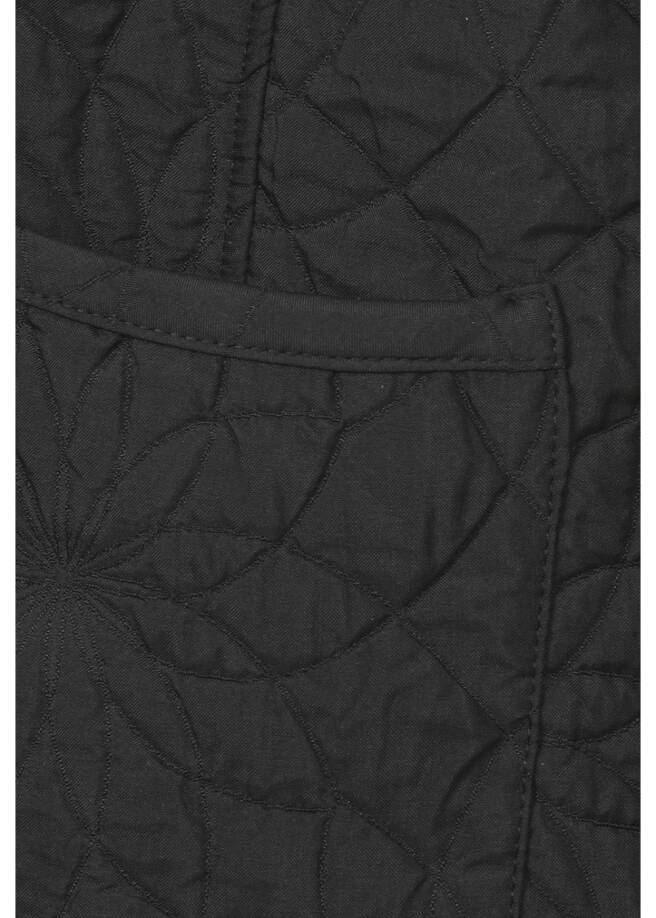 Schwarze Jacke mit Strukturmuster / 
