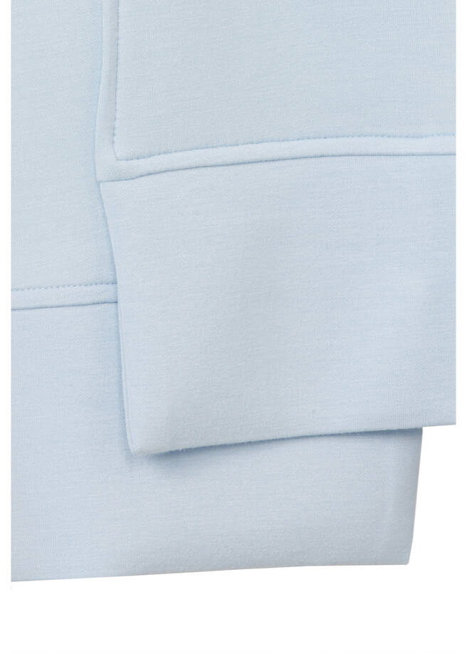 Softes Sweatshirt mit asymmetrischem Saum / 