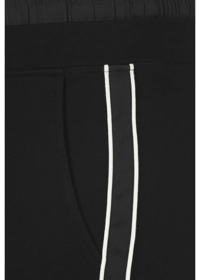 Hose im Modern Jogg Pants Style Straight Fit /