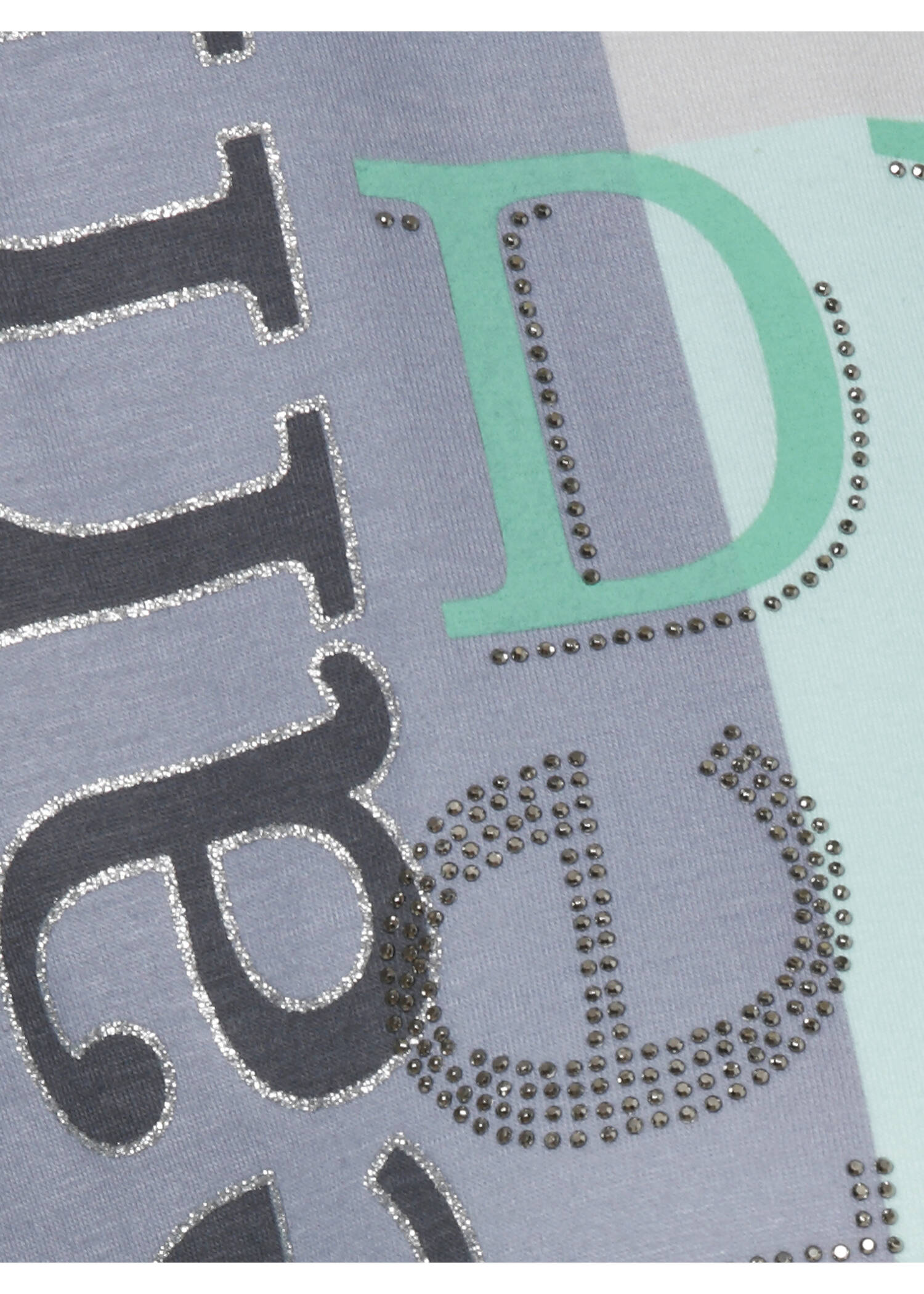 Shirt mit überschnittenen Schultern / 