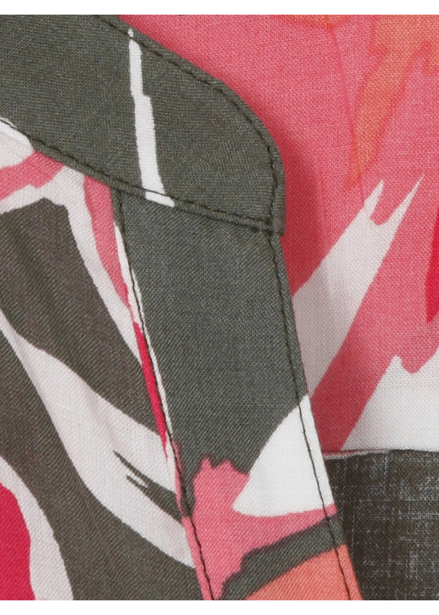 Fließende Viskosebluse mit floralem Allover-Print /