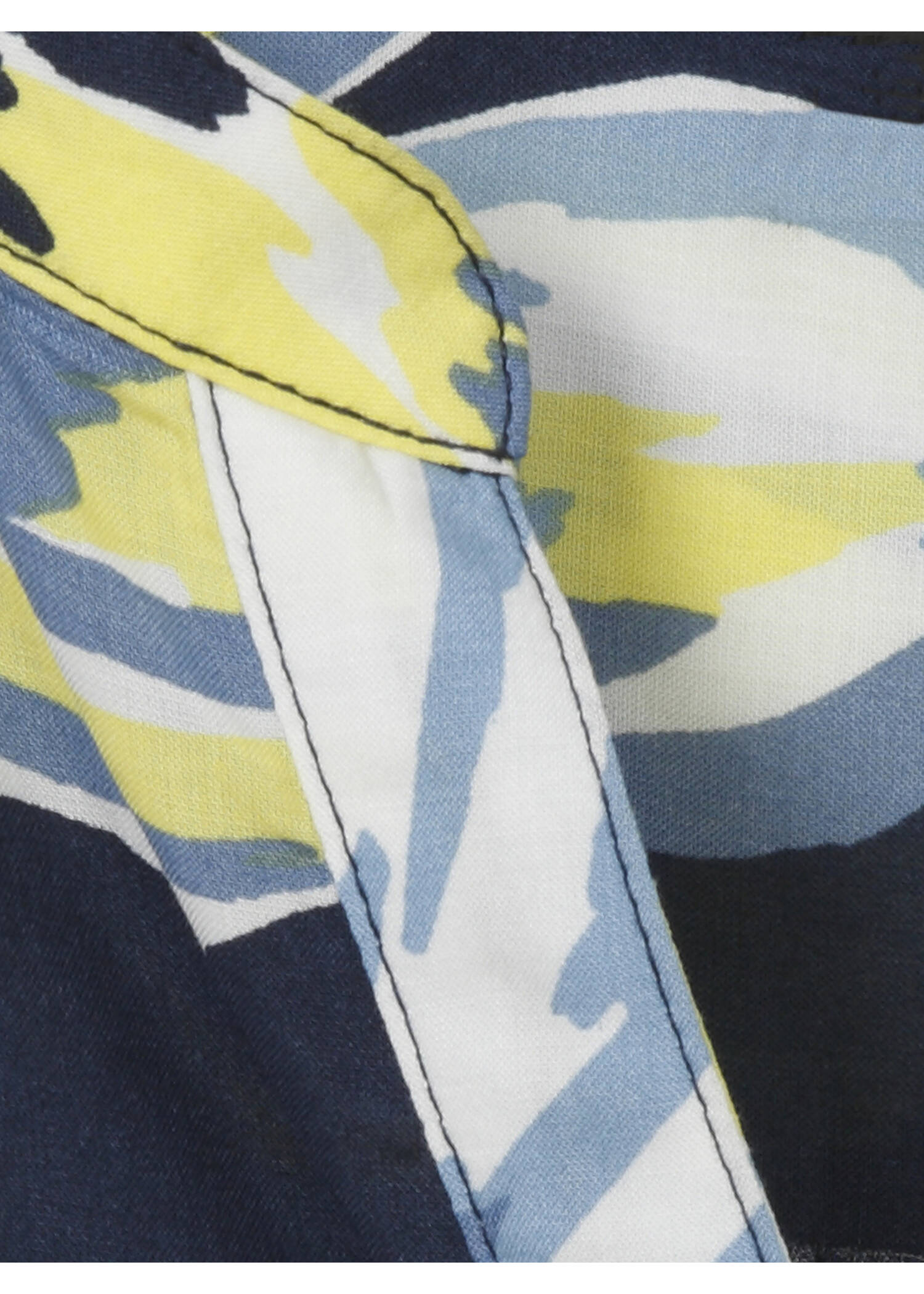 Fließende Viskosebluse mit floralem Allover-Print /