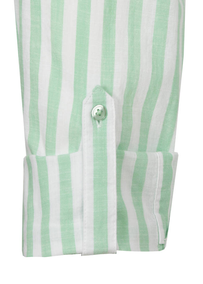 Kragenlose Hemdbluse aus zarter, softer Baumwolle / 