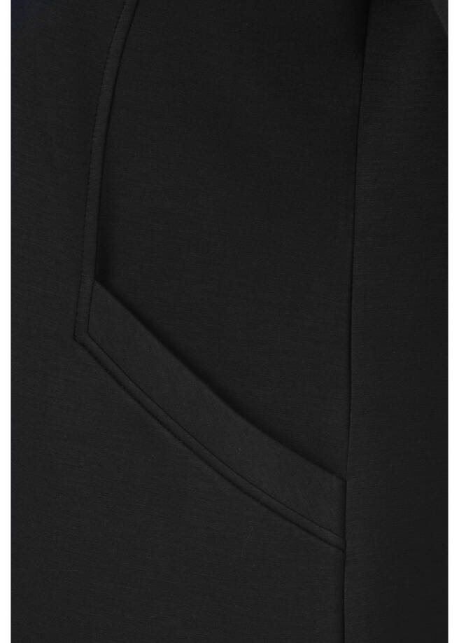 Feminines Sweatkleid mit 3/4-Ärmeln / 