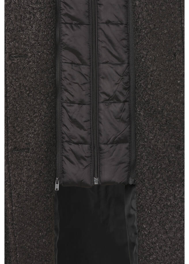 Flauschiger Wintermantel mit Kapuze /