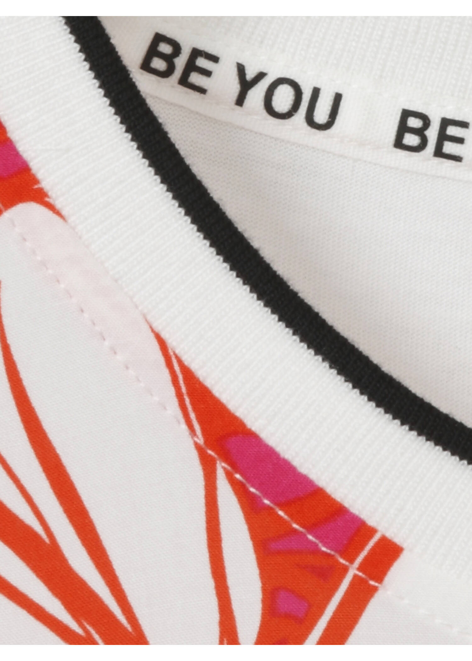 Feminines Blusenshirt mit grafischem, floralem Front-Print /