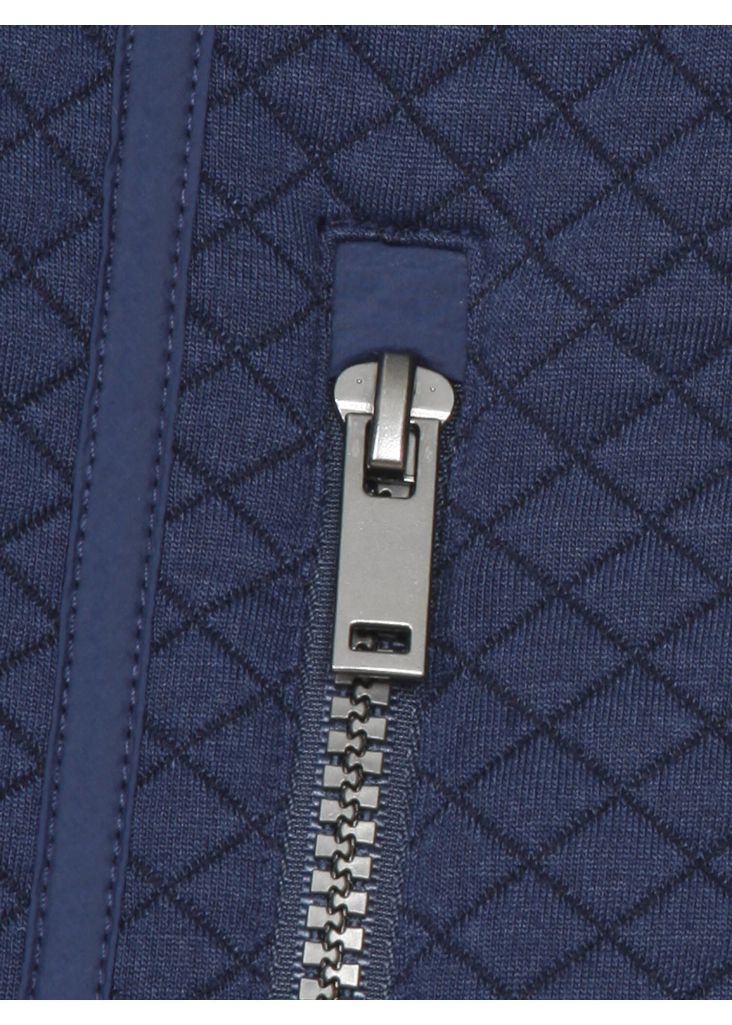 Klassische Outdoorjacke mit Ziernähten /