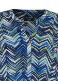 Moderne Shirtbluse mit buntem Zick-Zack-Muster /