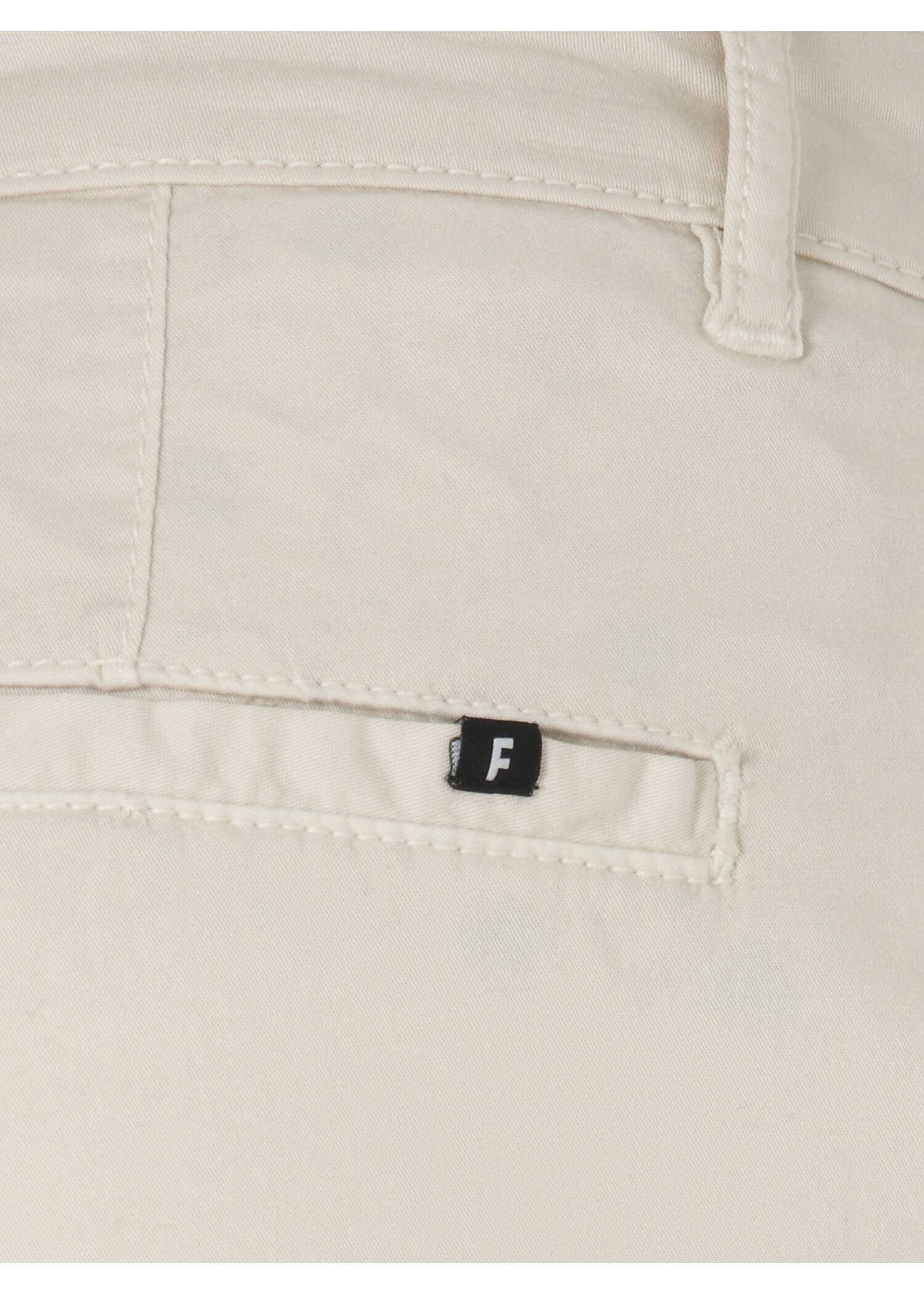 Sandfarbene, leichte Sommerhose /