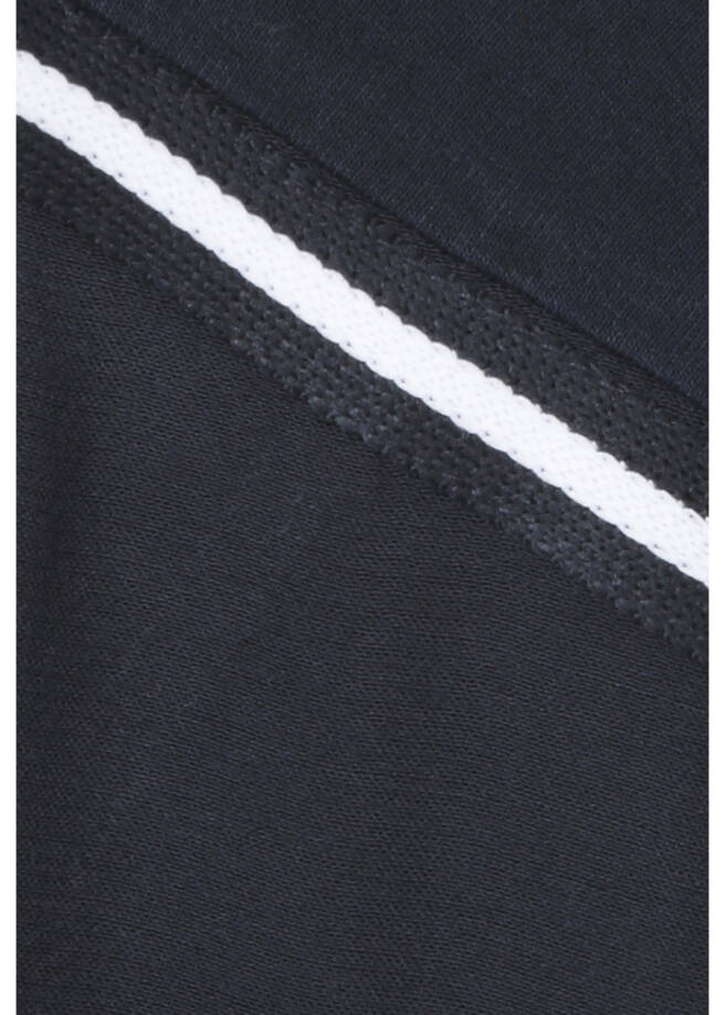 Sommerliche Viskose-Bluse mit überschnittenen Schultern / 