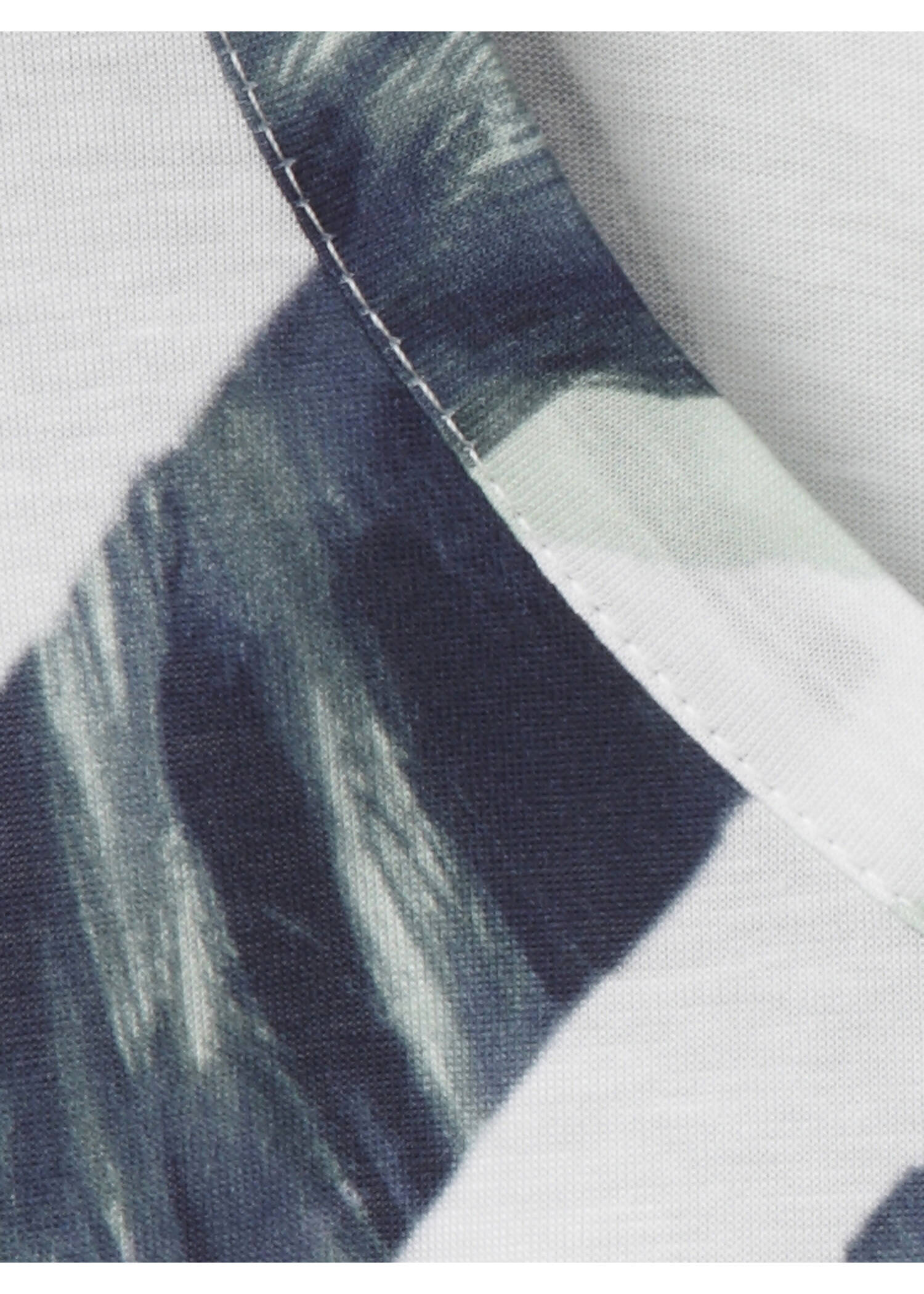 Edles Print-Shirt mit Cut Out / 