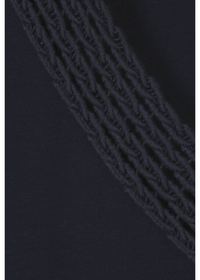 Edles Viskose-Jersey Shirt mit femininem V-Ausschnitt / 