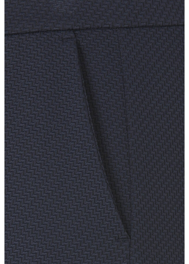 Chic & Casual Hose mit Strukturmuster /